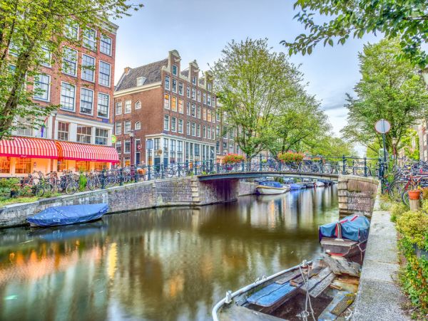 輸入壁紙 カスタム壁紙 PHOTOWALL / Canal through Amsterdam City (e333951)