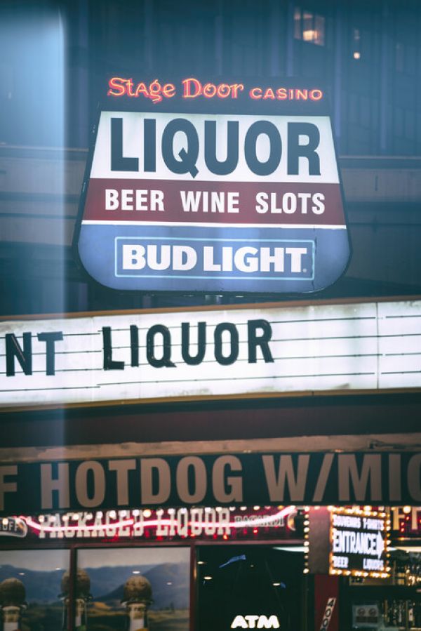 輸入壁紙 カスタム壁紙 PHOTOWALL / Liquor Stage Door (e334370)