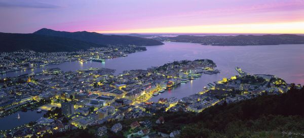輸入壁紙 カスタム壁紙 PHOTOWALL / Bergen City at Night (e331995)