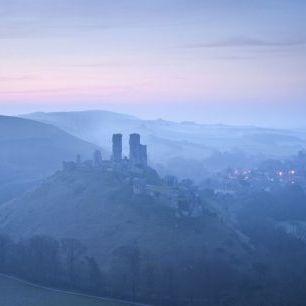 輸入壁紙 カスタム壁紙 PHOTOWALL / Corfe Castle Early Morning Mist (e332035)