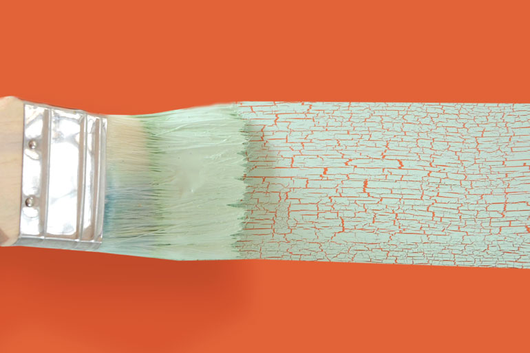 水性ペンキをひび割れさせる塗料 クラックベースの塗り方 壁紙屋本舗